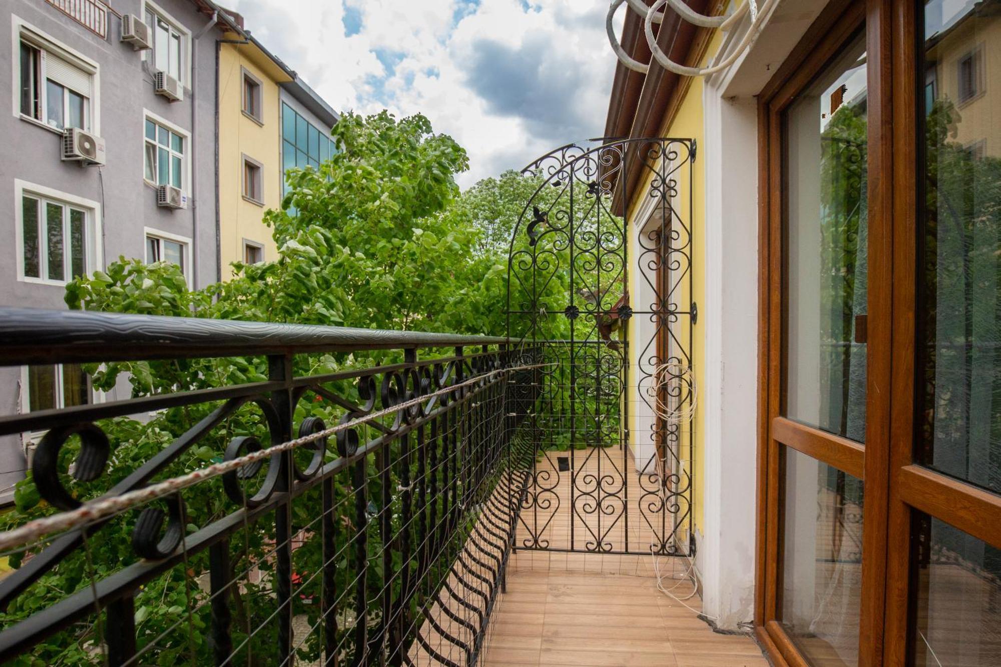 En-Suite Rooms: Novа Guesthouse In Sofia Center Exterior foto